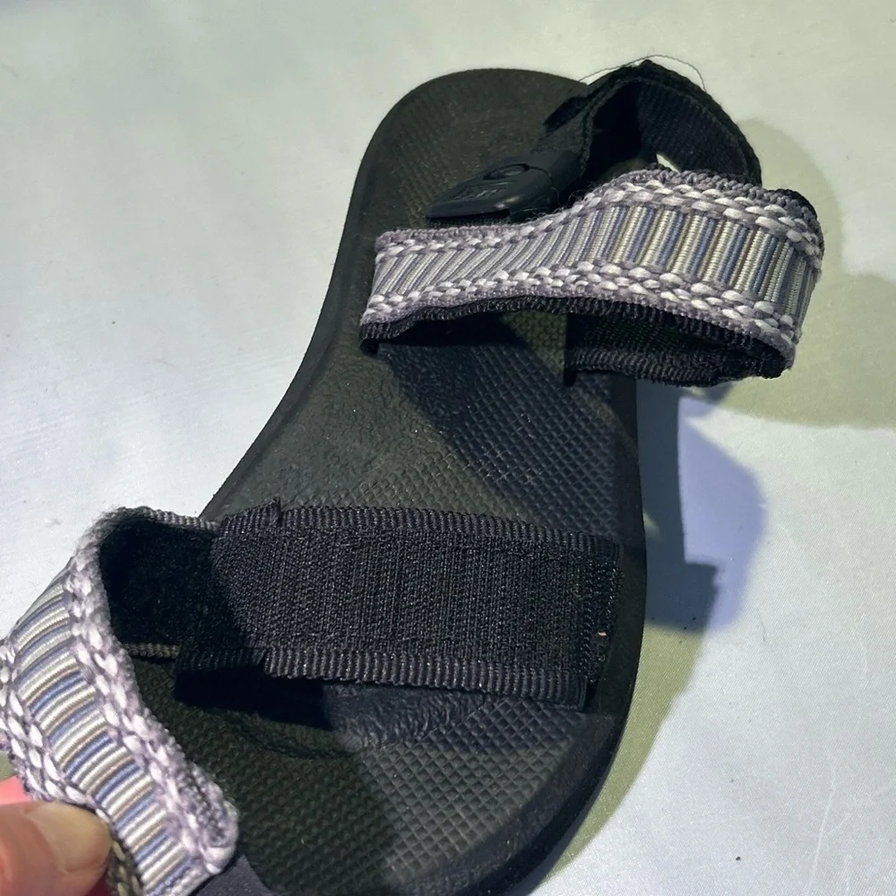 Reef Convertible Gray and Black Sandals Youth size 4